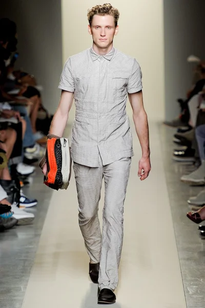 Look 25